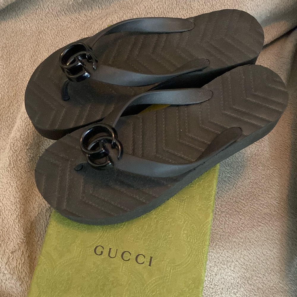 Authentic Gucci rubber Chevron platform flip-flops - Picture 1 of 8